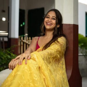 Bhavyaloom sunshine yellow bhagalpuri kota doria embroidery saree with pink border details draped on smiling model